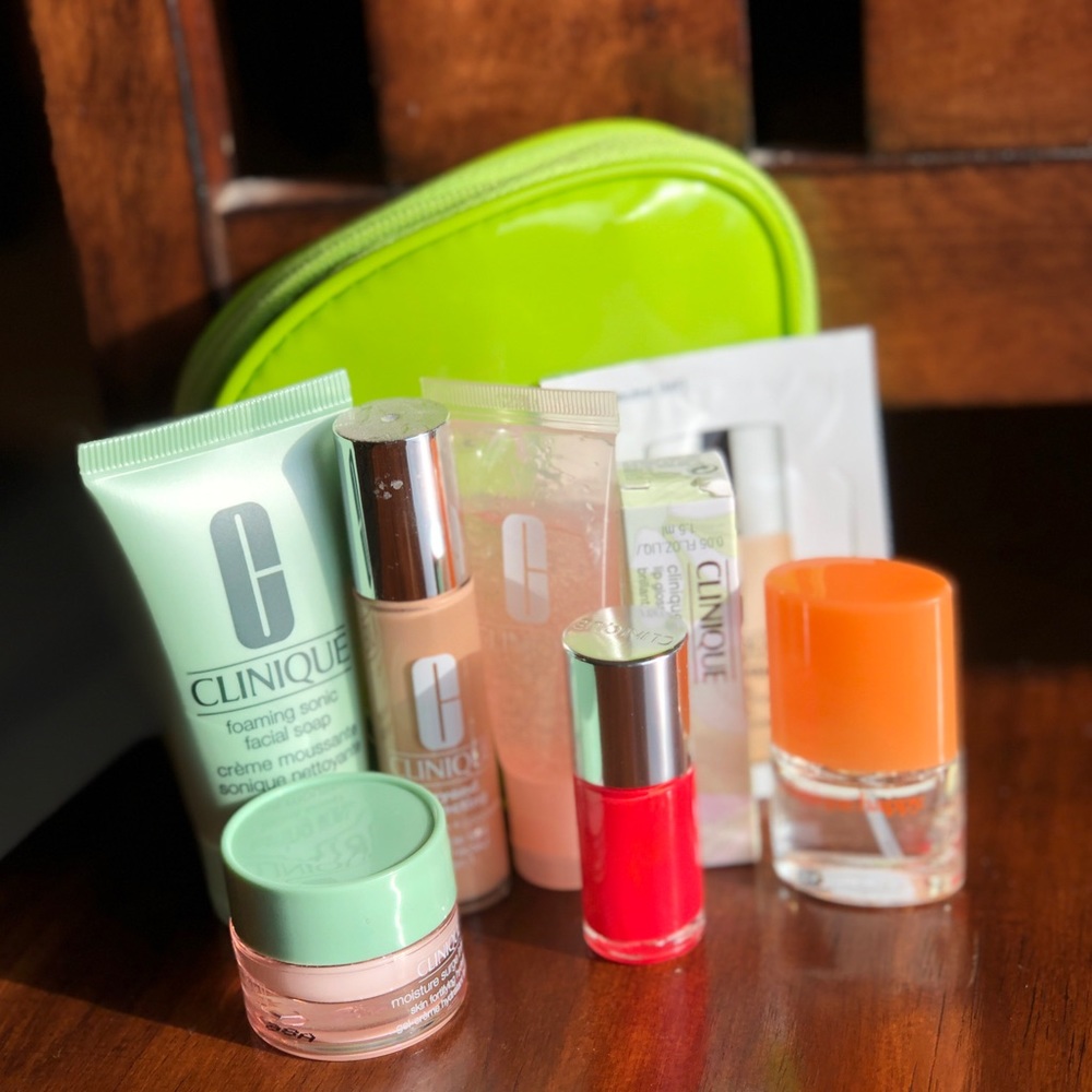 BRAND NEW - CLINIQUE 9 PIECE SET